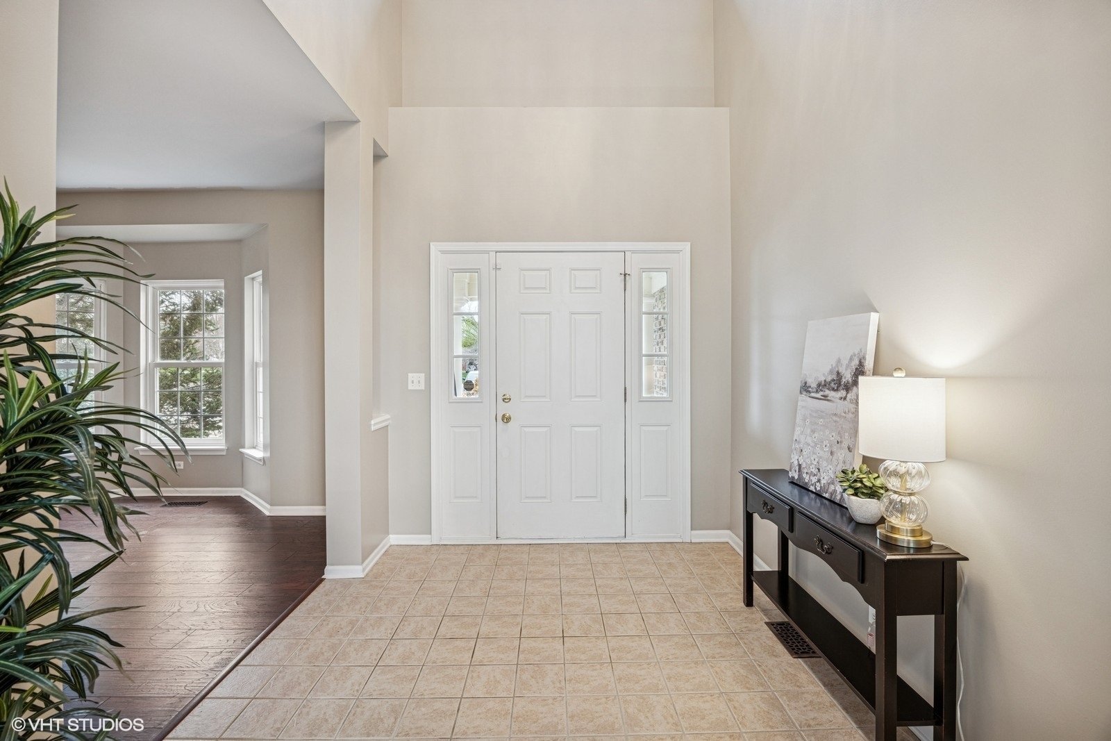 Property Photo:  6 Valhalla Court  IL 60156 