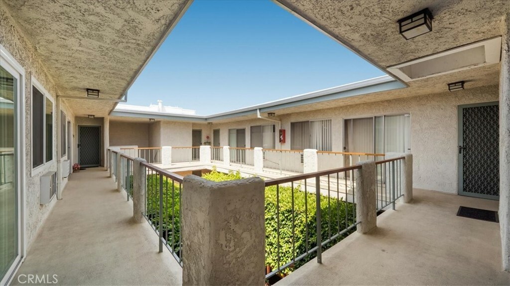 Property Photo: 3649 Glendon Avenue 202 CA 90034