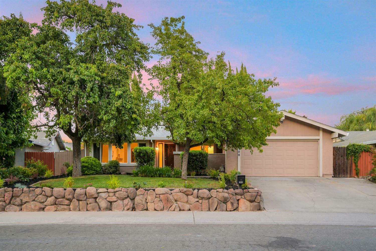 Property Photo: 5908 Shadow Oak Drive CA 95621