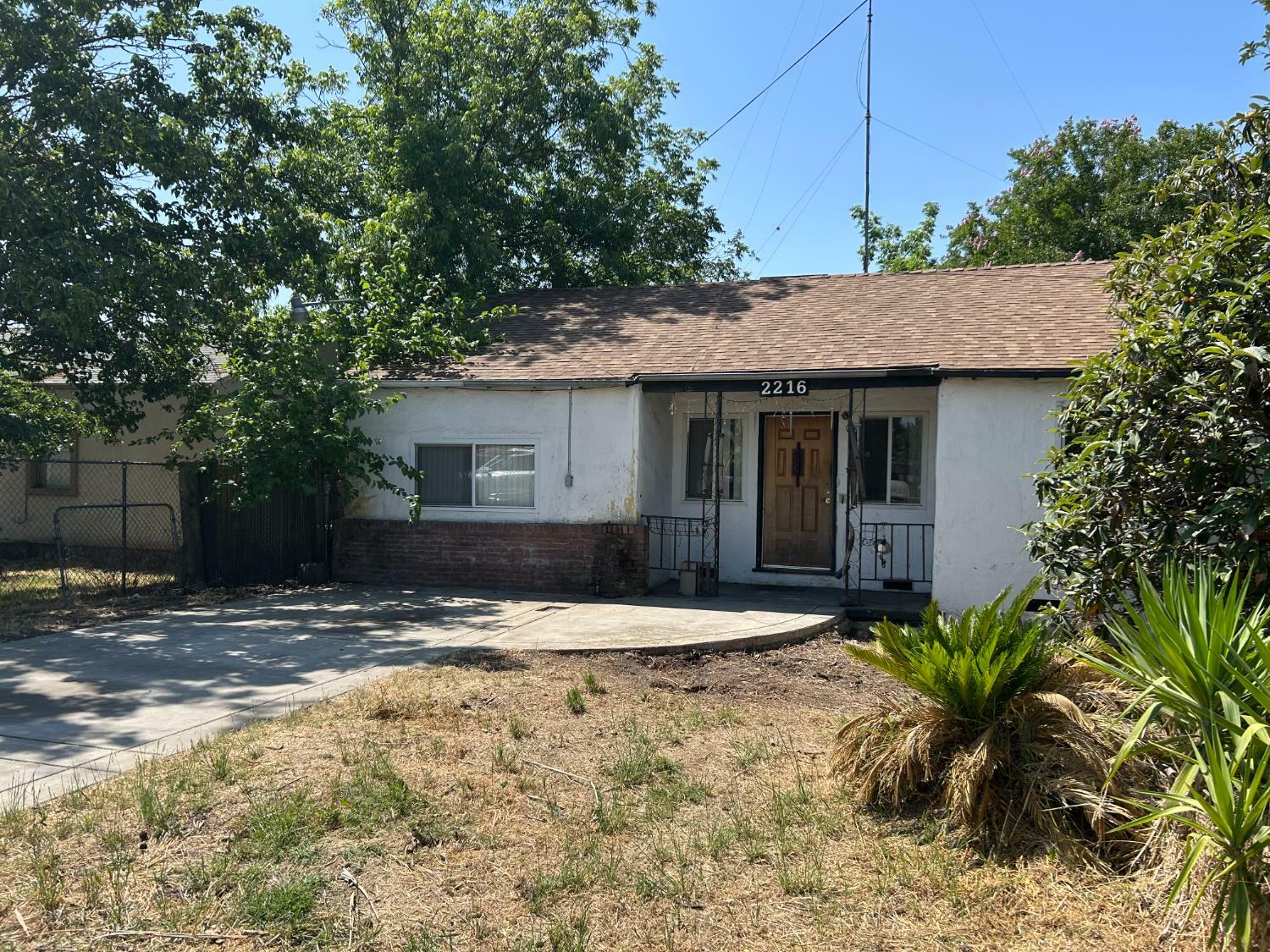 Property Photo: 2216 North Avenue CA 95838