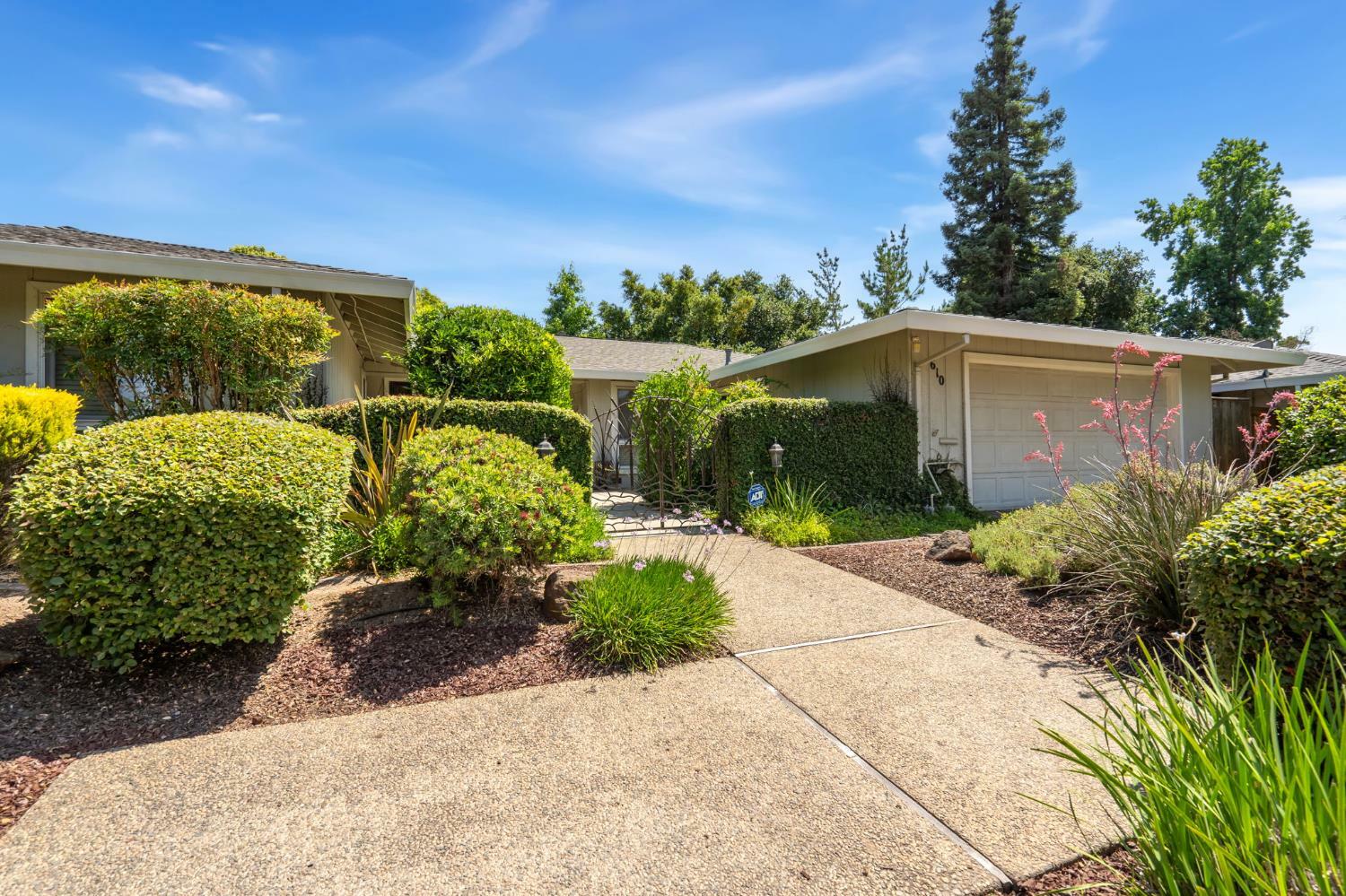 Property Photo: 610 Morris Way CA 95864