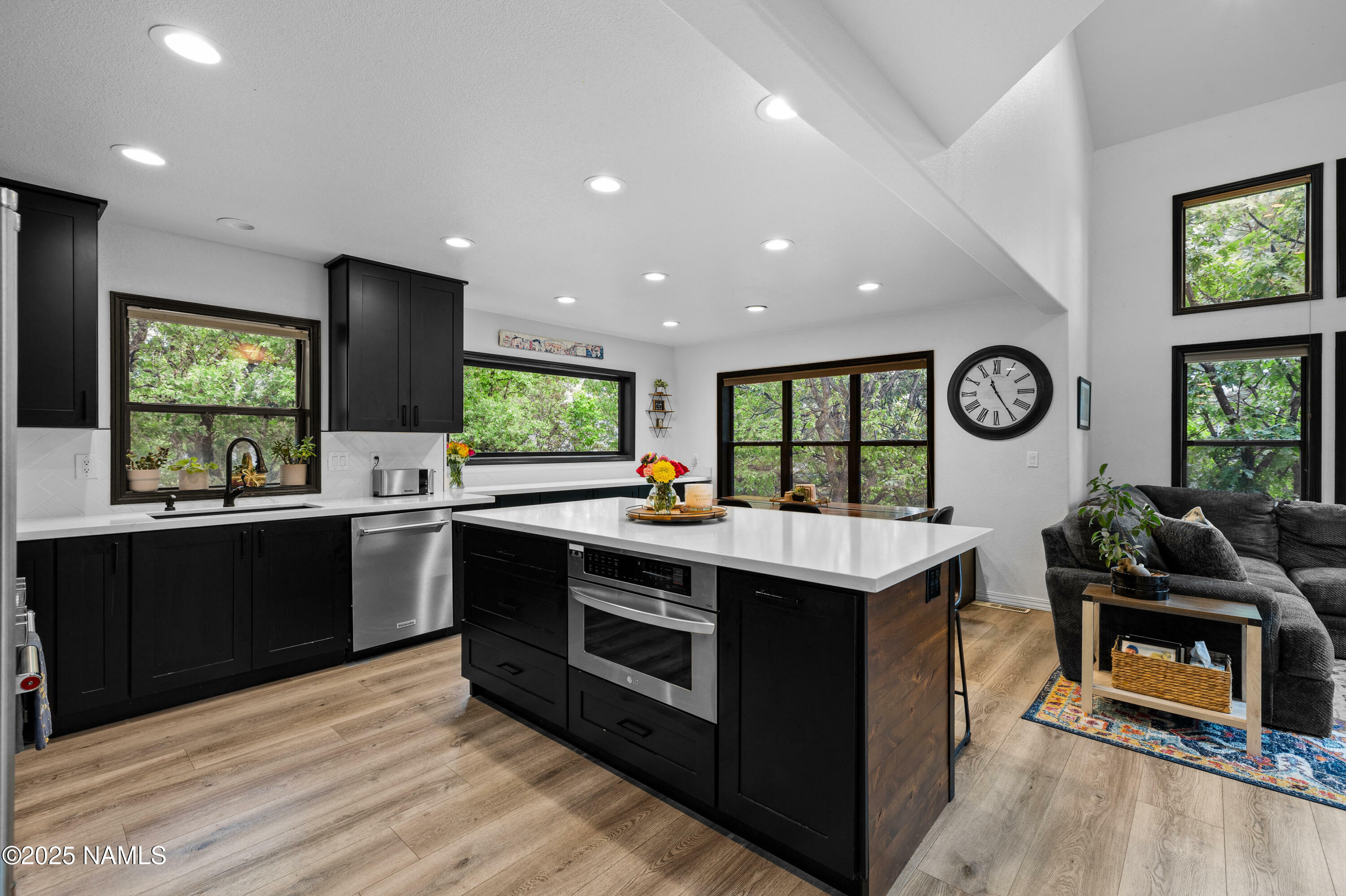 Property Photo: 706 N Hulet Lane AZ 86004