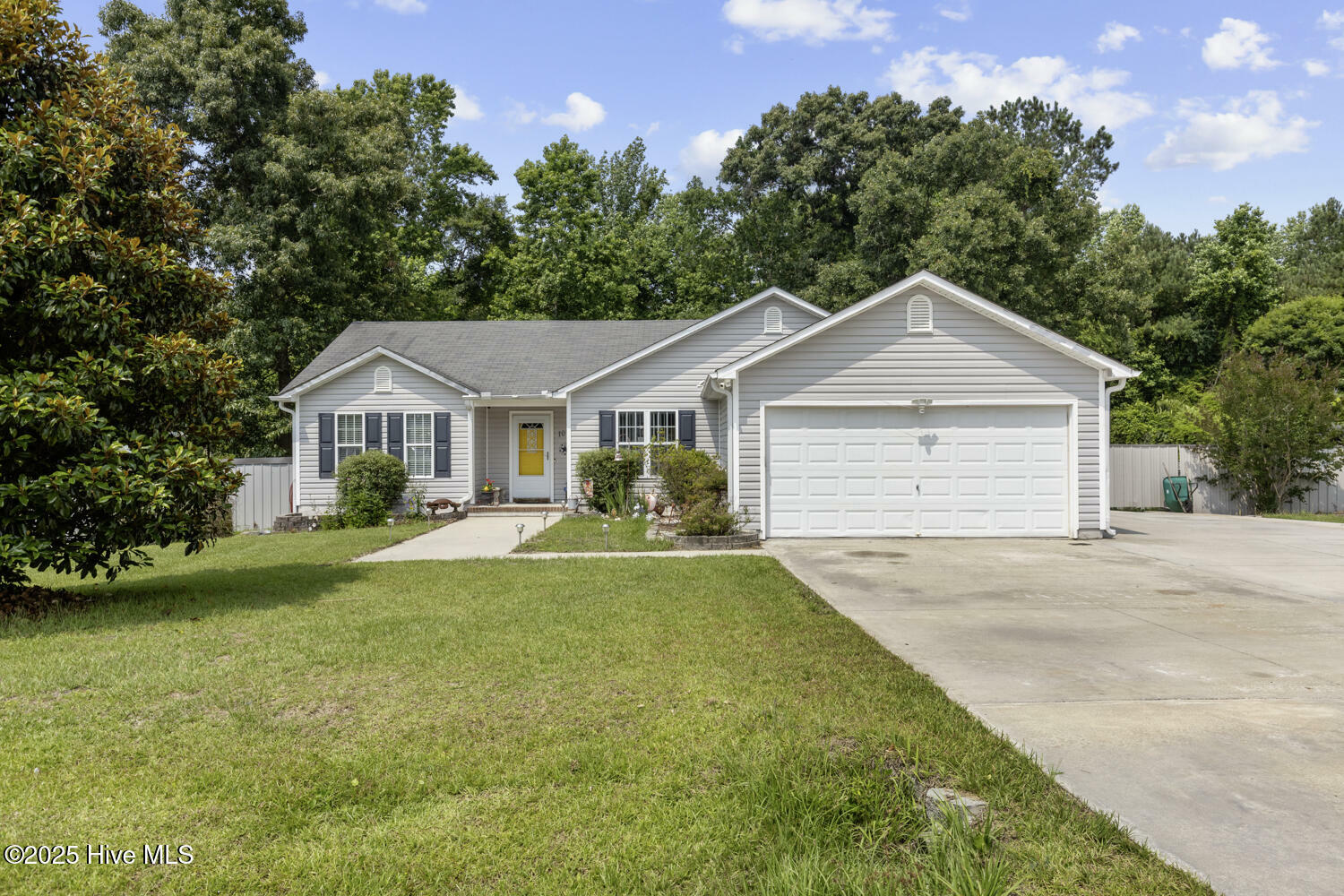Property Photo: 107 Camellia Creek Drive NC 28574