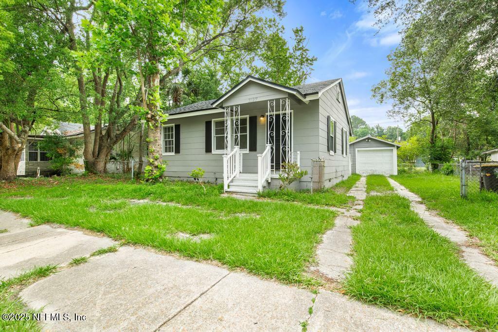 Property Photo: 3127 4th Street Circle FL 32254