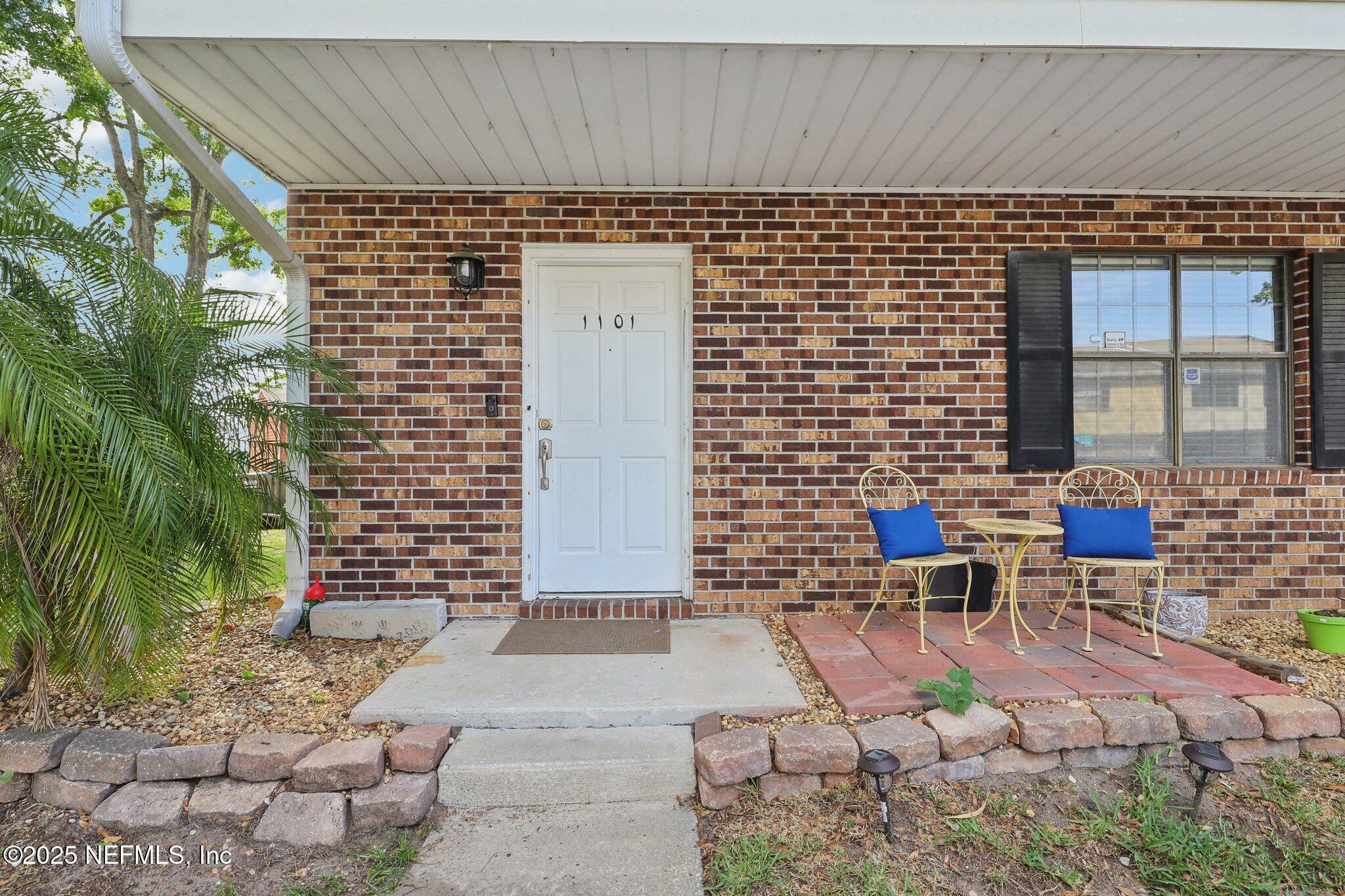 Property Photo: 1101 Kettering Way FL 32073
