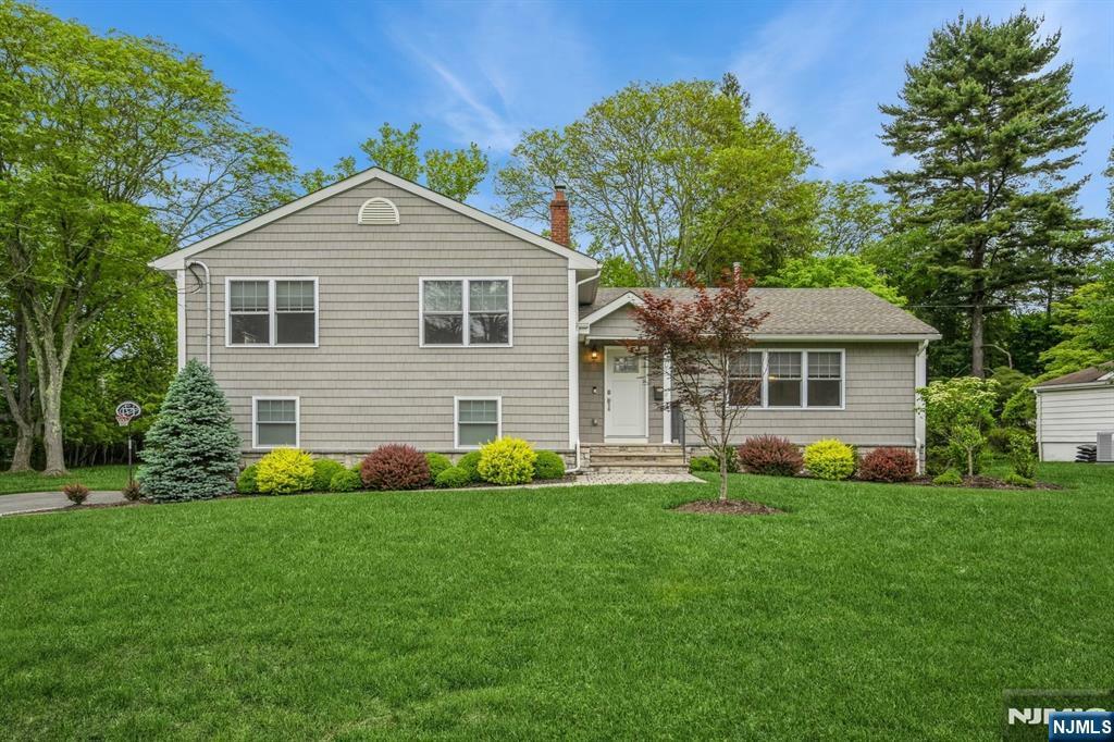 Property Photo:  26 Shadowlawn Drive  NJ 07039 