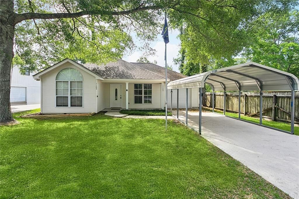 Property Photo:  1105 Forest Lane  LA 70448