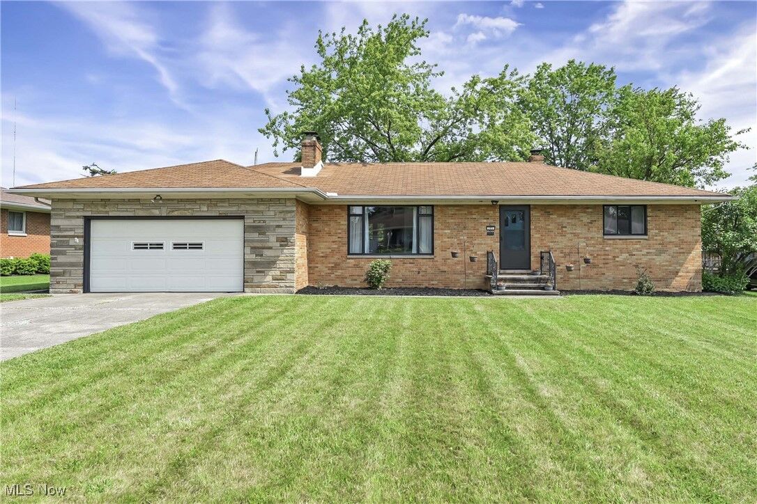 Property Photo:  321 Justo Lane  OH 44131 