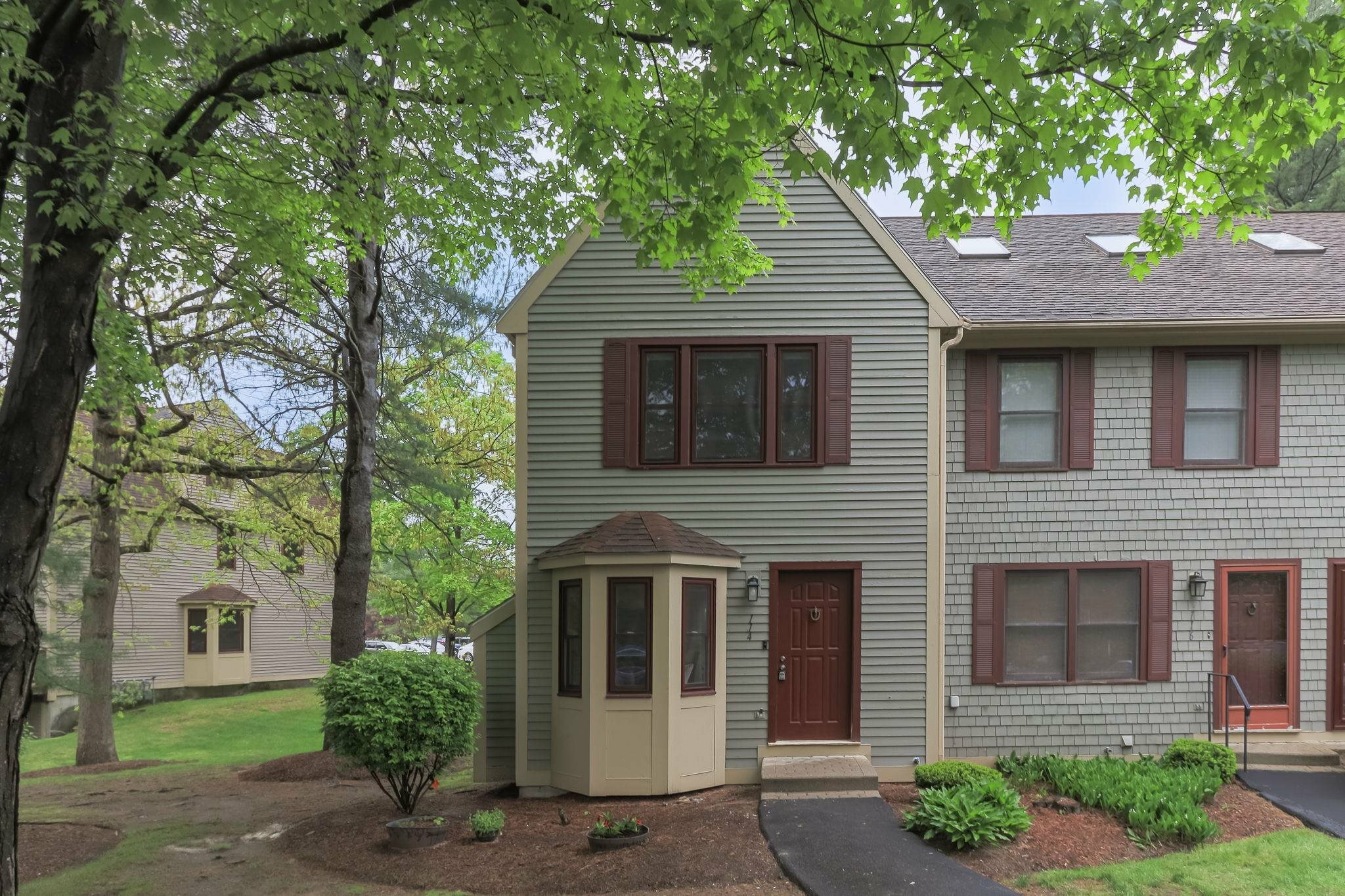 Property Photo: 114 Bartemus Trail NH 03063