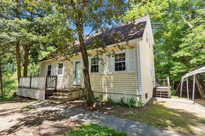 Property Photo: 11 Mayflower Drive NH 03054