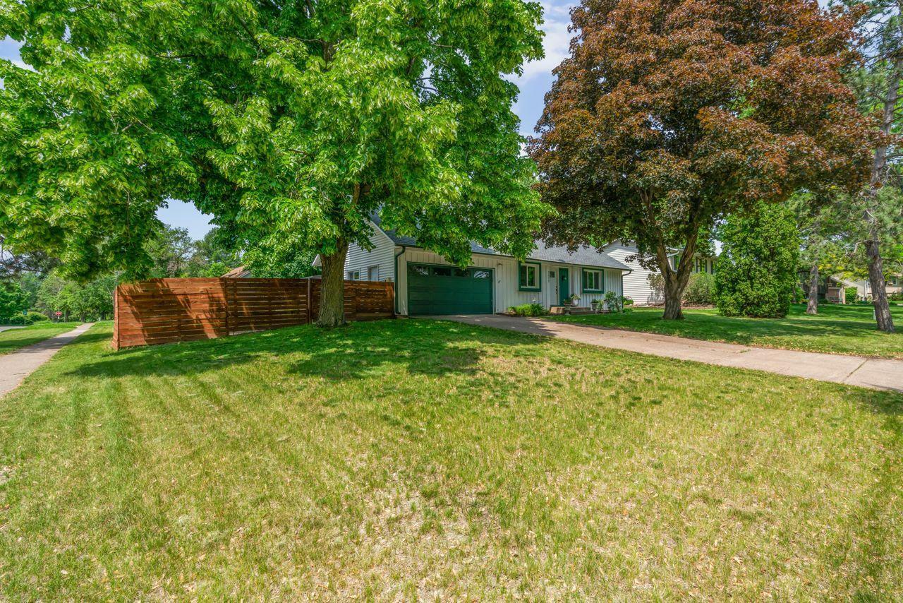 Property Photo: 2672 Fairlawn Drive MN 55082