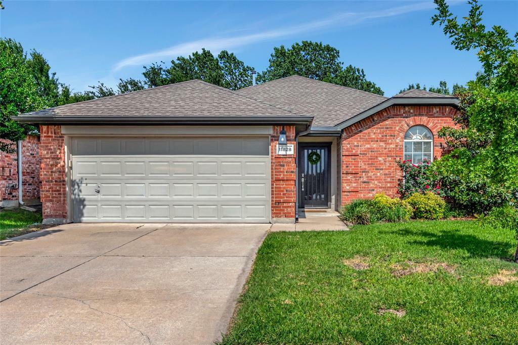 Property Photo: 11828 Hickory Circle TX 76244