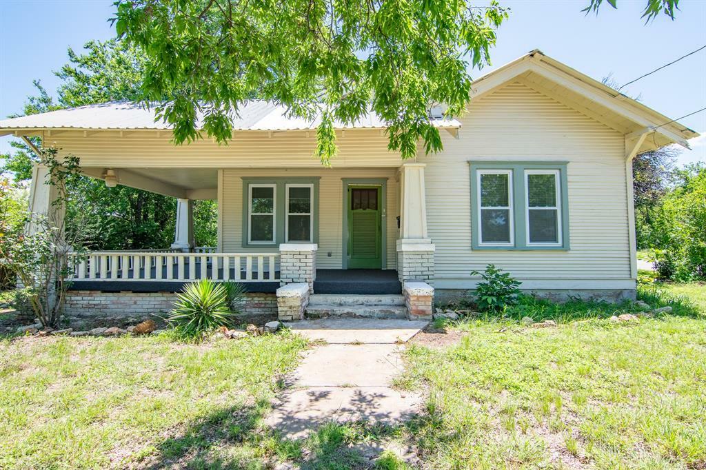 Property Photo: 1620 Avenue D TX 76801