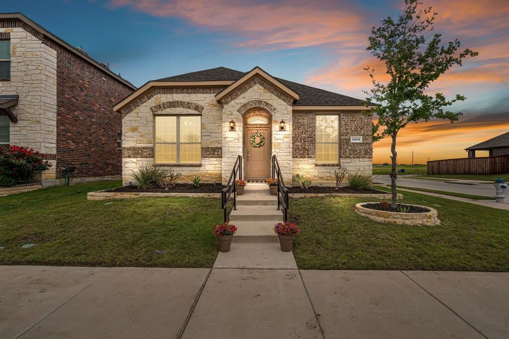 Property Photo: 1601 Bennington Lane TX 75009