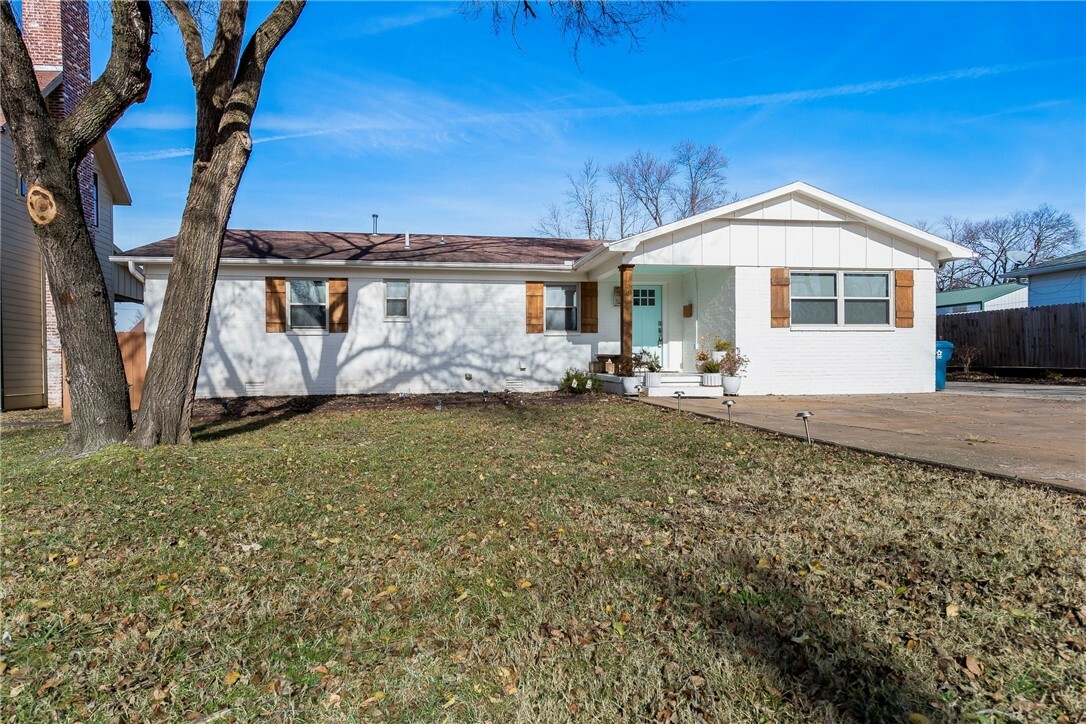 Property Photo:  406 NW 5th Street  AR 72712 