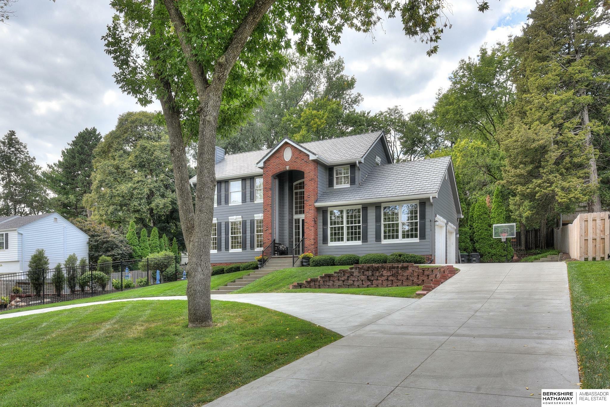 Property Photo: 1510 Ridgewood Avenue NE 68124