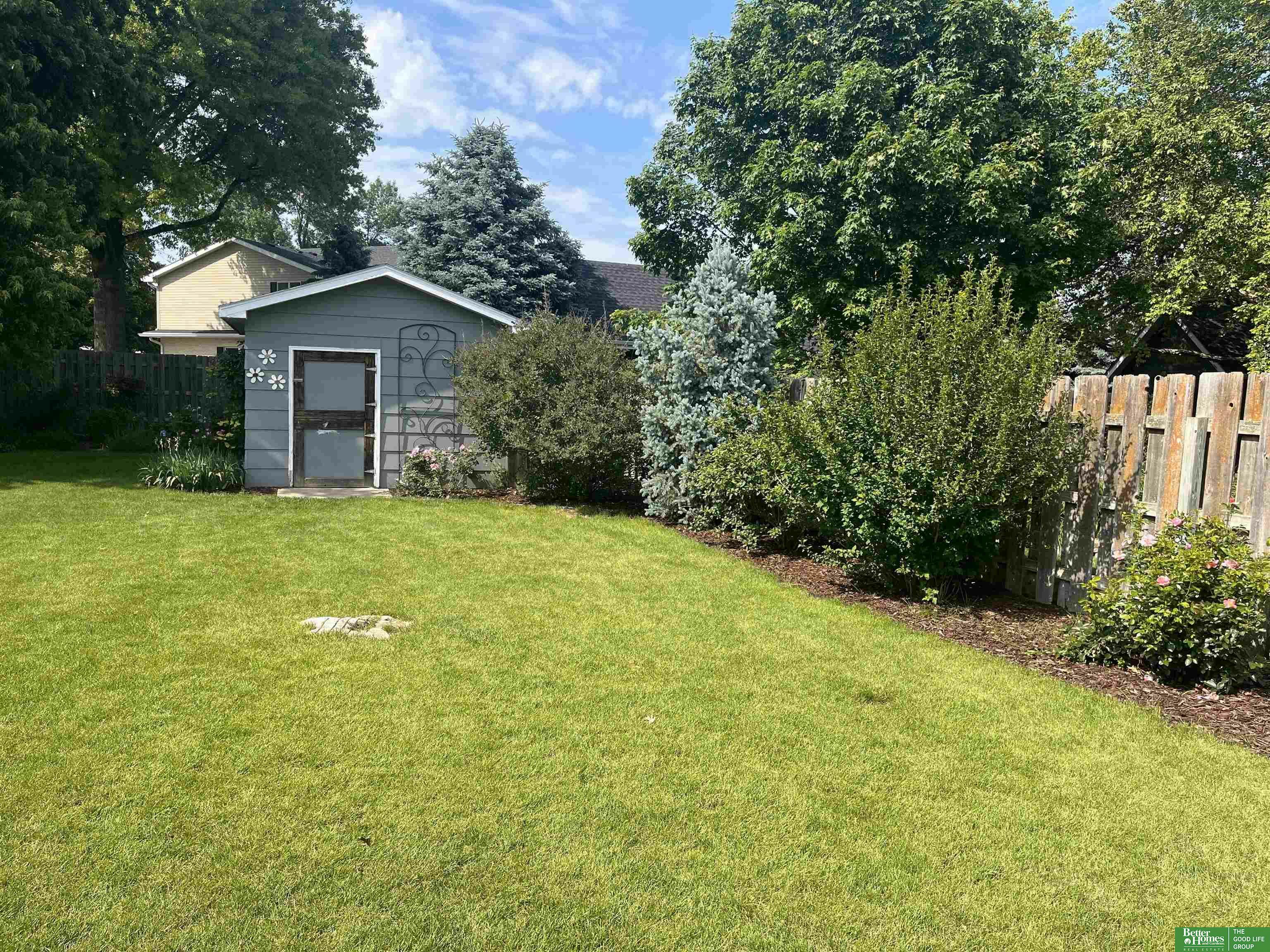 Property Photo: 1525 Raell Drive NE 68467