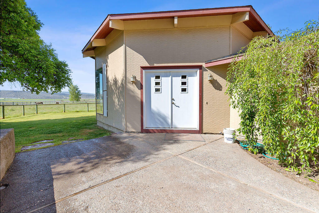 Property Photo: 2261 NE Sunrise Lane OR 97754