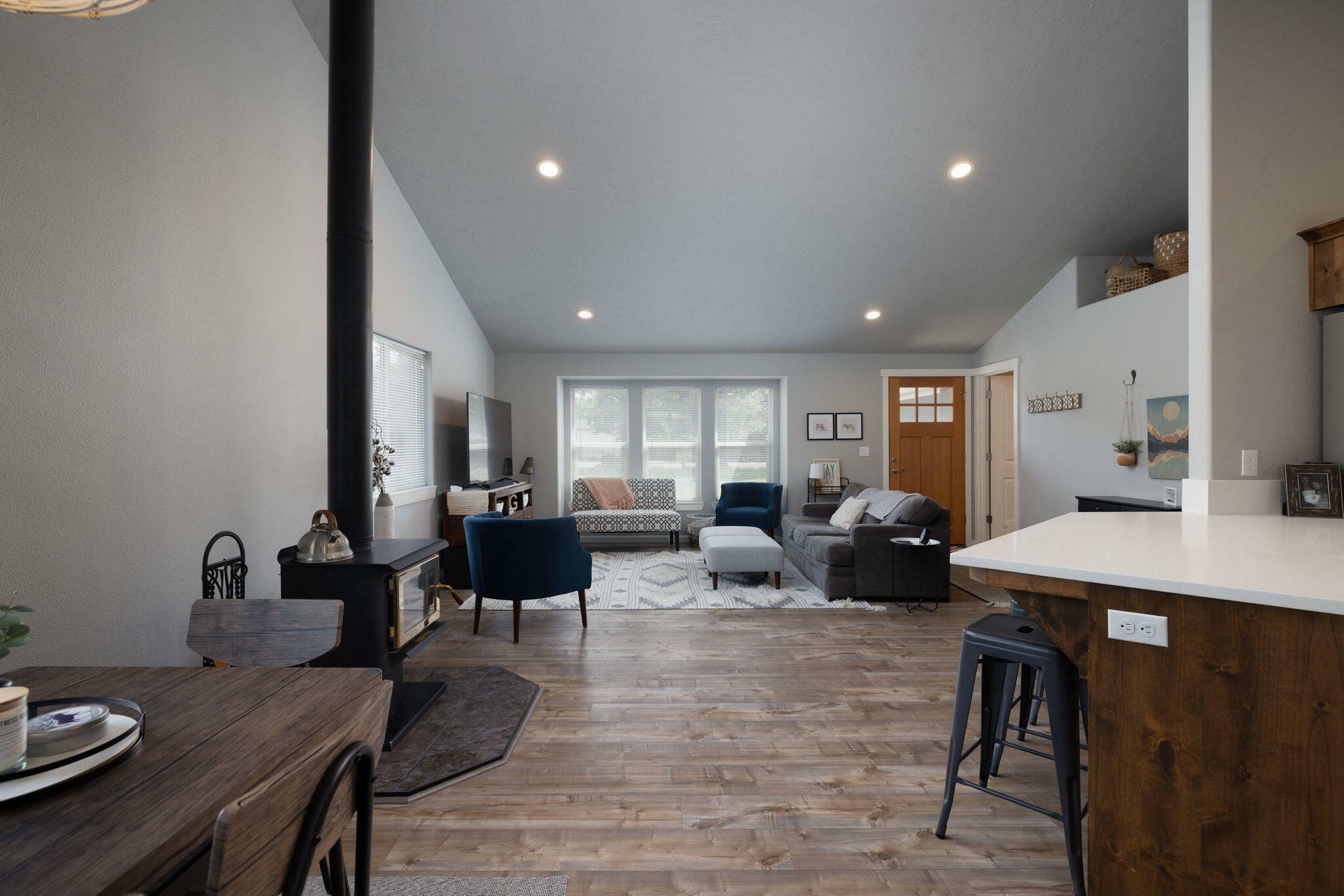 Property Photo: 55659 Swan Road OR 97707