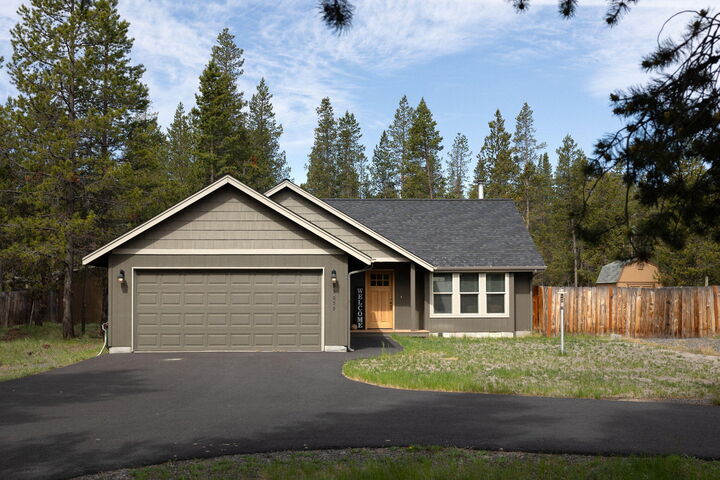 Property Photo: 55659 Swan Road OR 97707