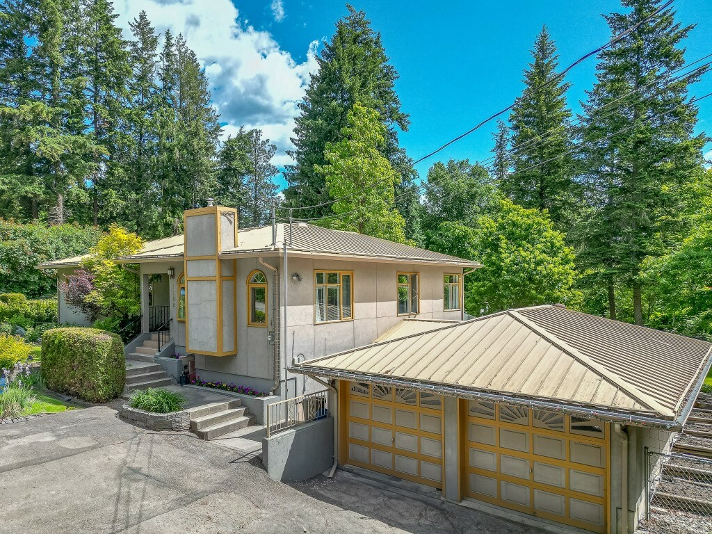 Property Photo:  1180 18 Street NE  BC V1E 2T4 