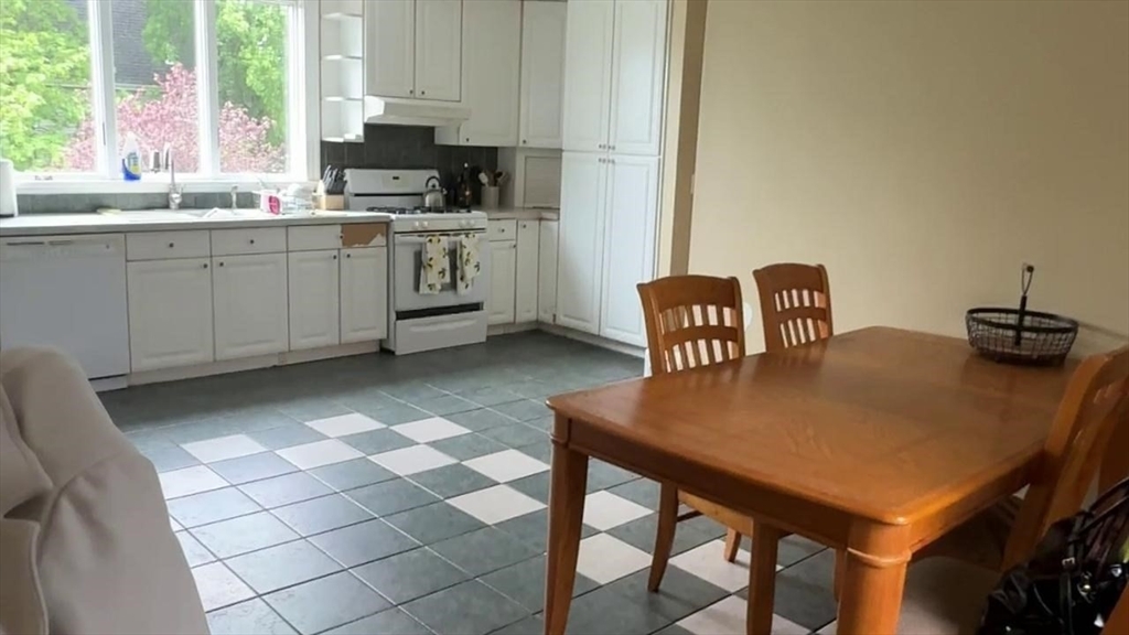 Property Photo:  563 Lynn - St  MA 02148 