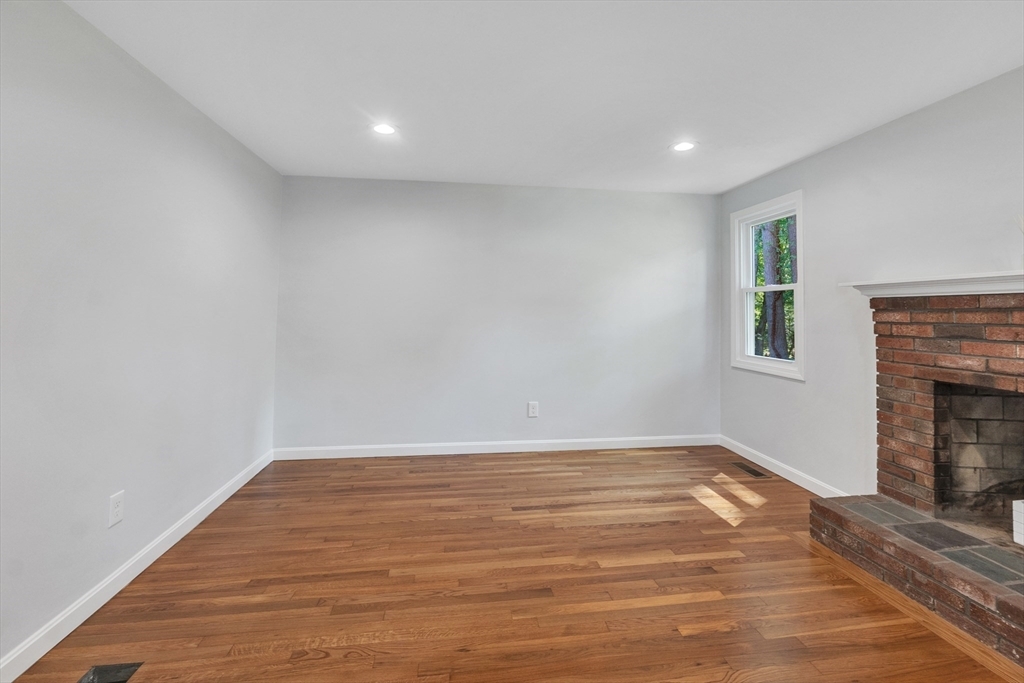 Property Photo: 1008 Lincolnshire Dr MA 02760