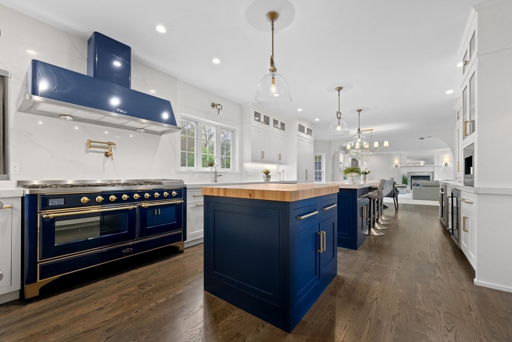 Property Photo:  19 Cardiff Rd  NH 03087 