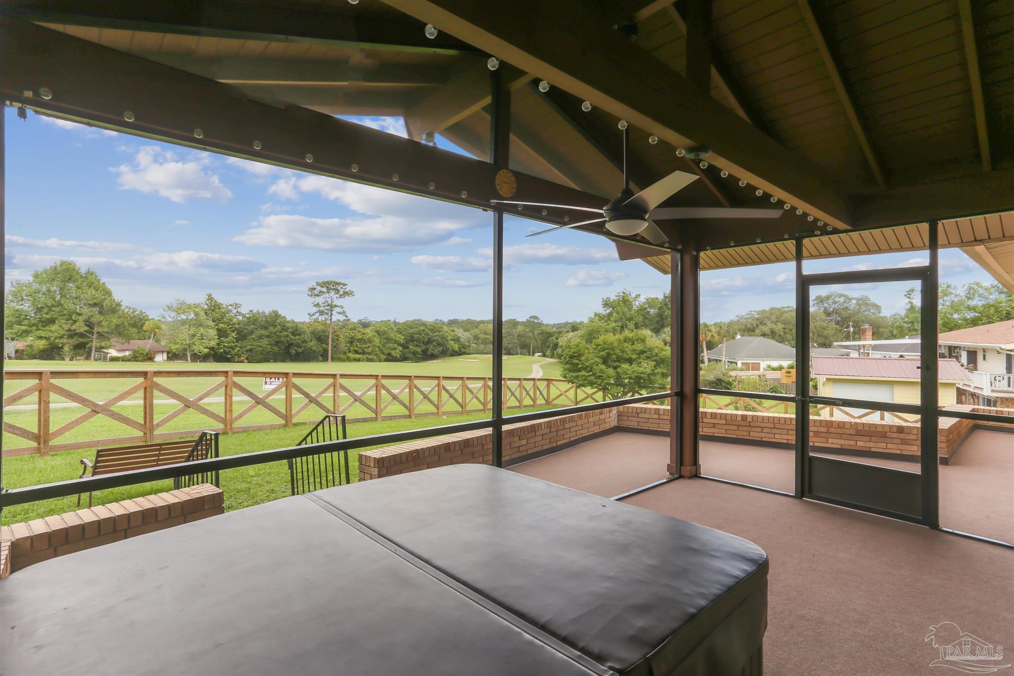 Property Photo: 8870 Thunderbird Dr FL 32514