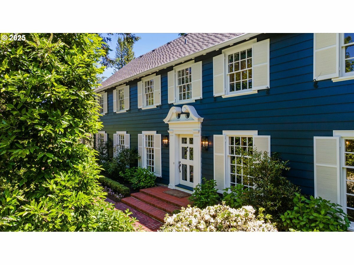 Property Photo: 2505 SW Hillcrest Dr OR 97201