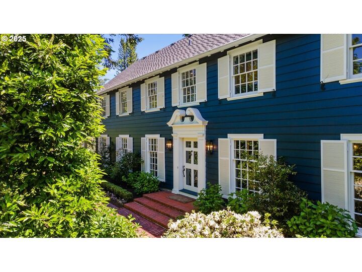 Property Photo: 2505 SW Hillcrest Dr OR 97201