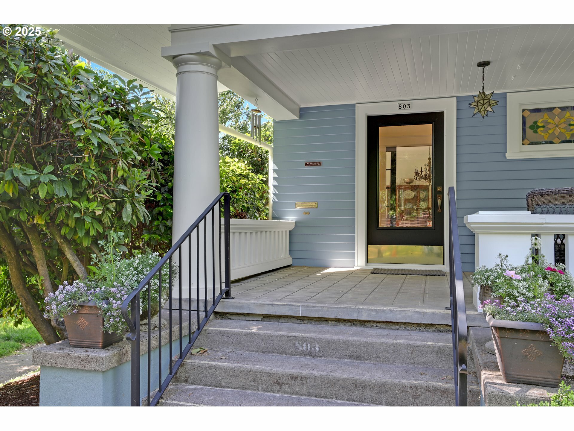 Property Photo: 803 NE Laurelhurst Pl OR 97232