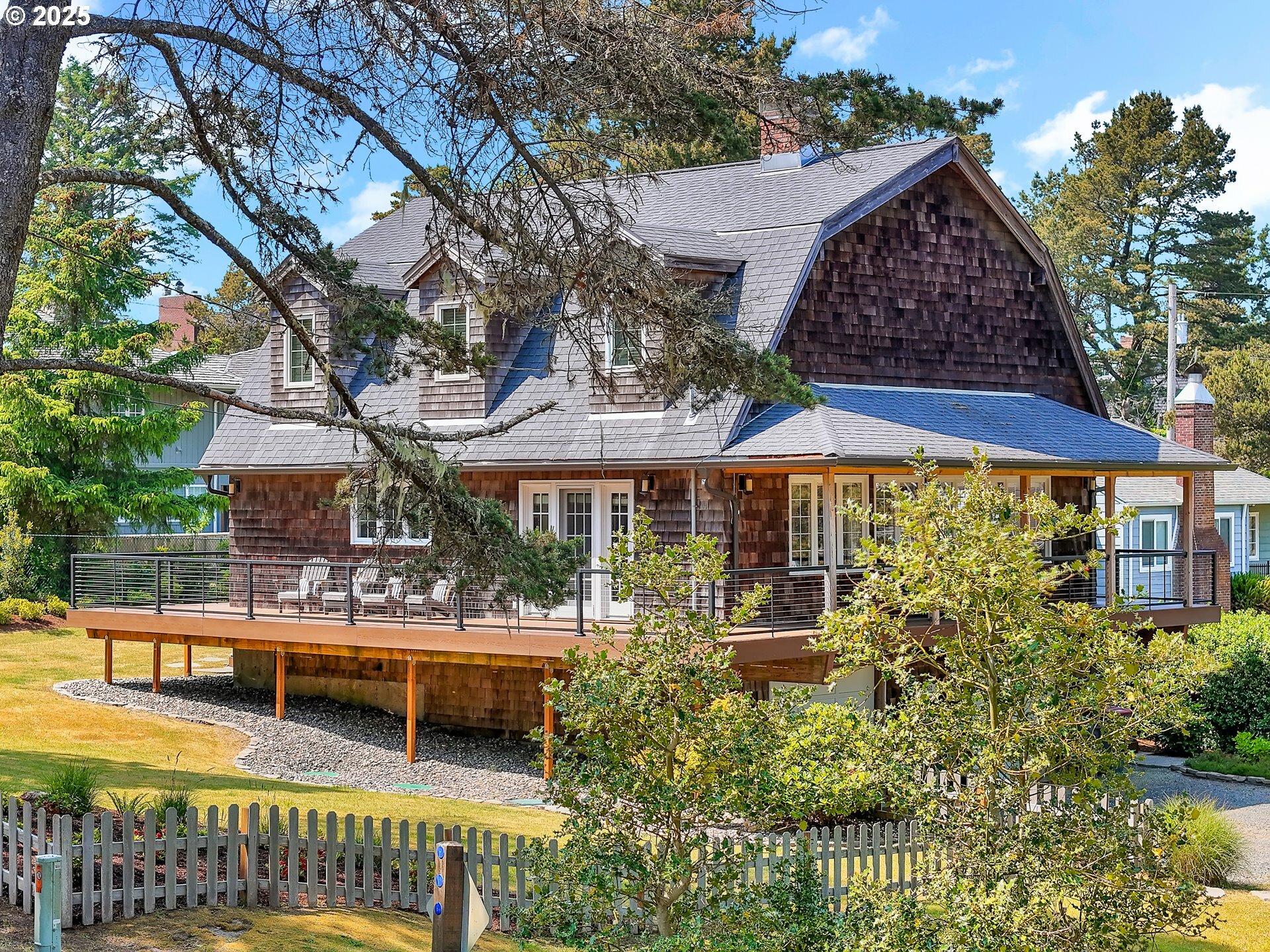 Property Photo: 652 Nita Ave OR 97138
