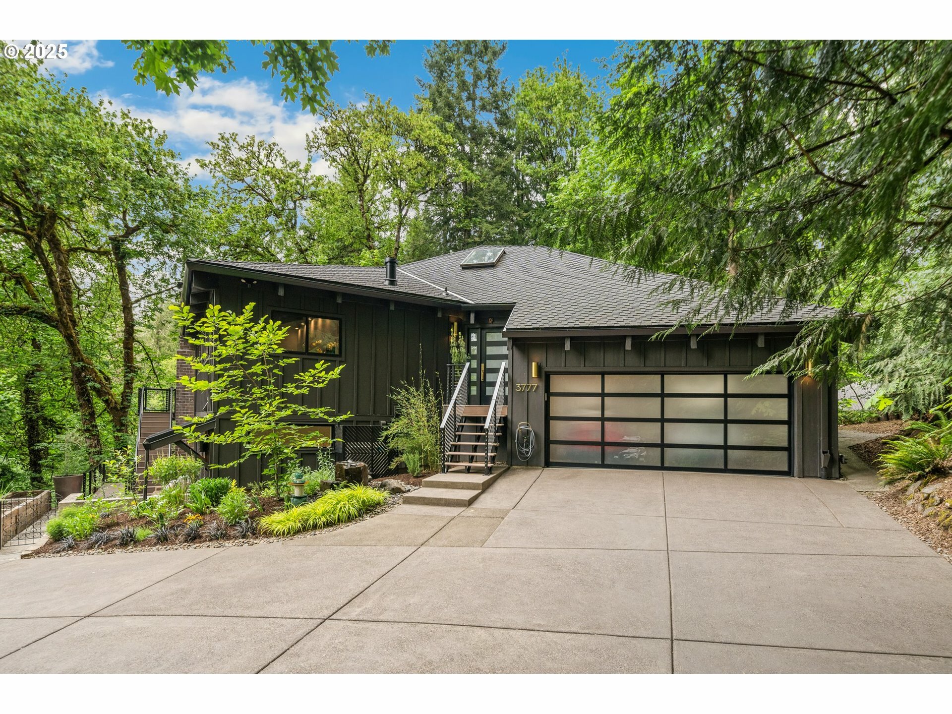Property Photo:  3777 Parkwood Way  OR 97068 