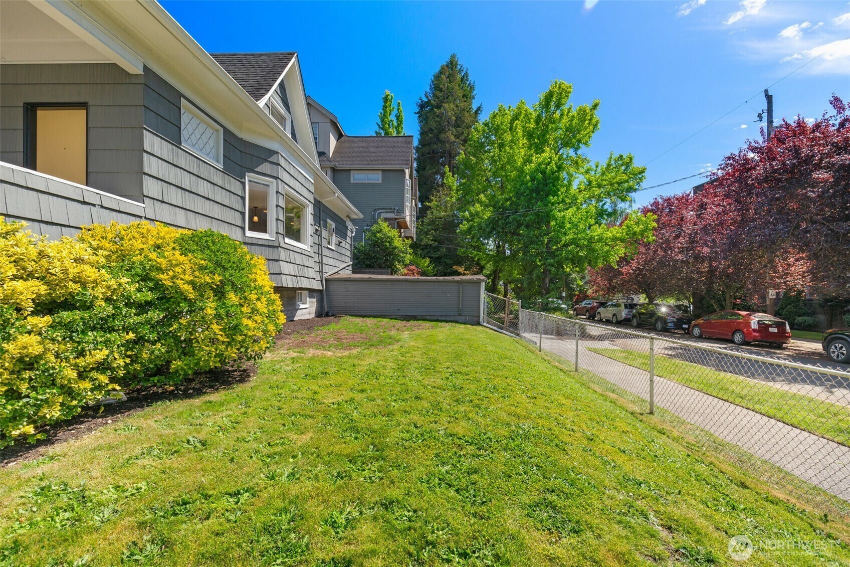 Property Photo: 1053 E Harrison Street WA 98102