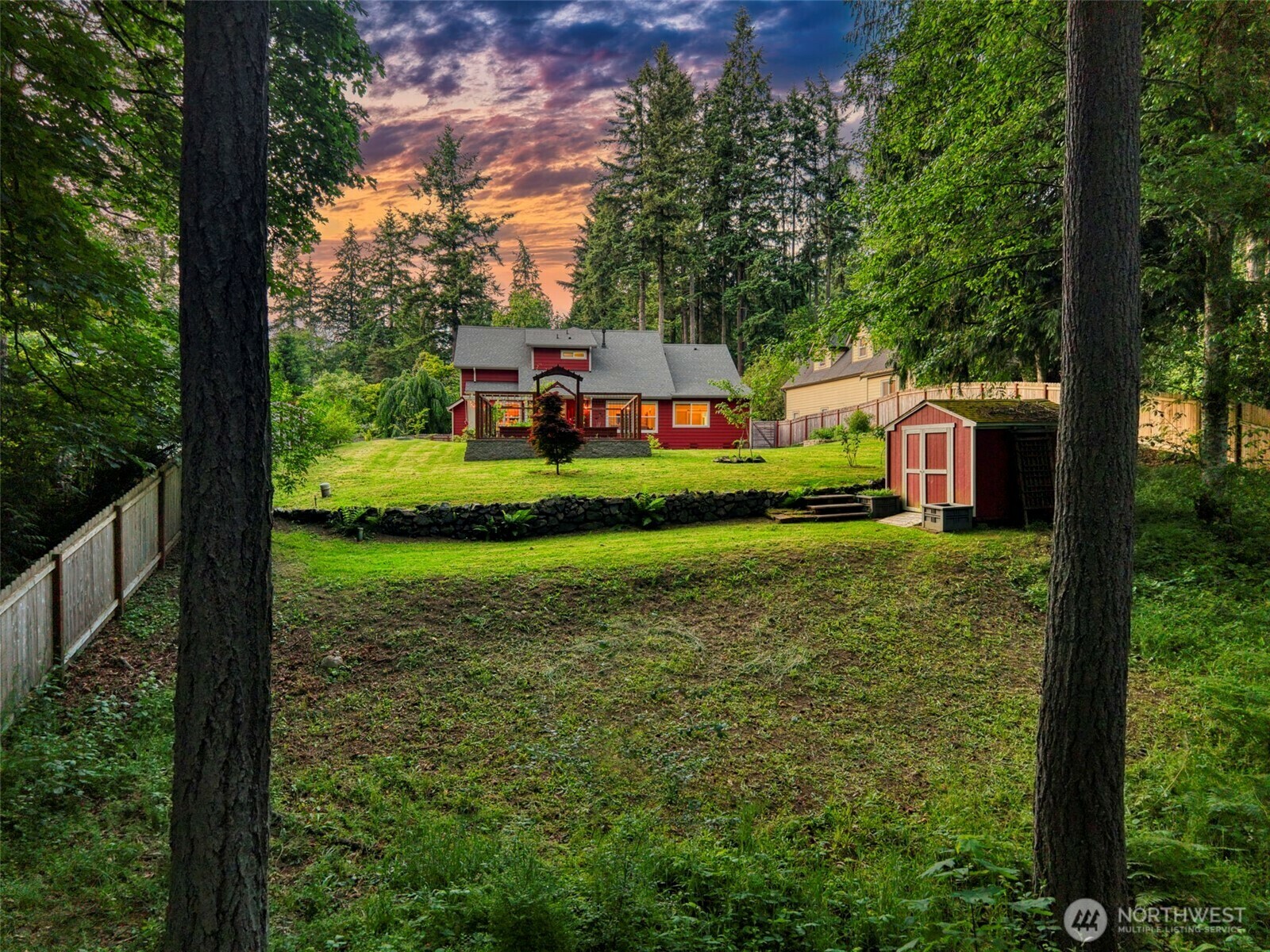 Property Photo: 8277 New Holland Ct WA 98110