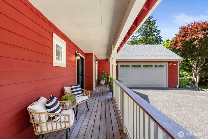 Property Photo: 8277 New Holland Ct WA 98110