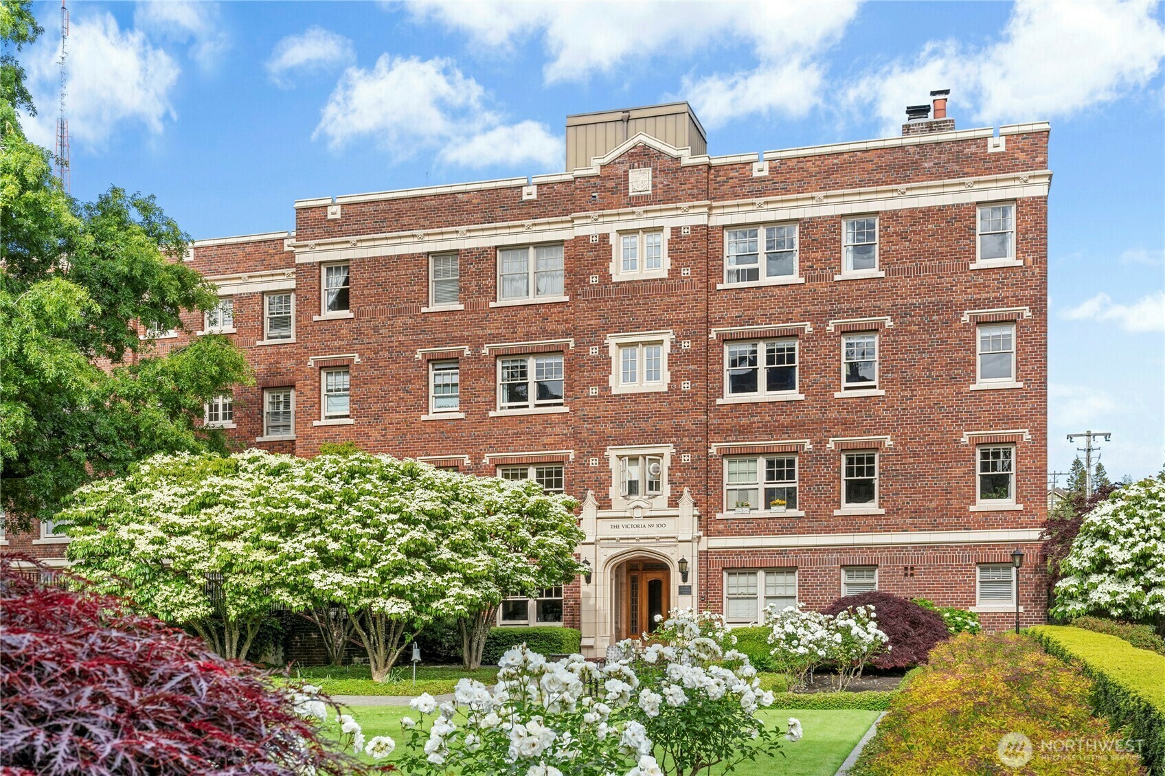Property Photo: 100 W Highland Drive 404 WA 98119