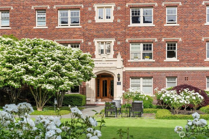 100 W Highland Drive 404  Seattle WA 98119 photo