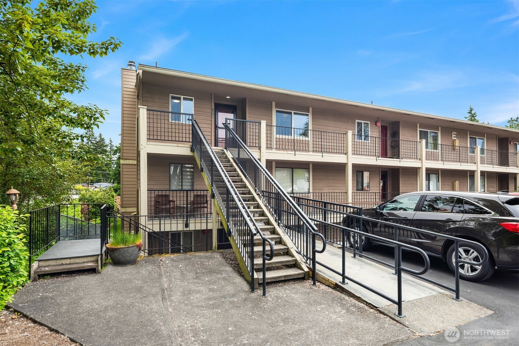 Property Photo: 20101 61st Place W E-308 WA 98036