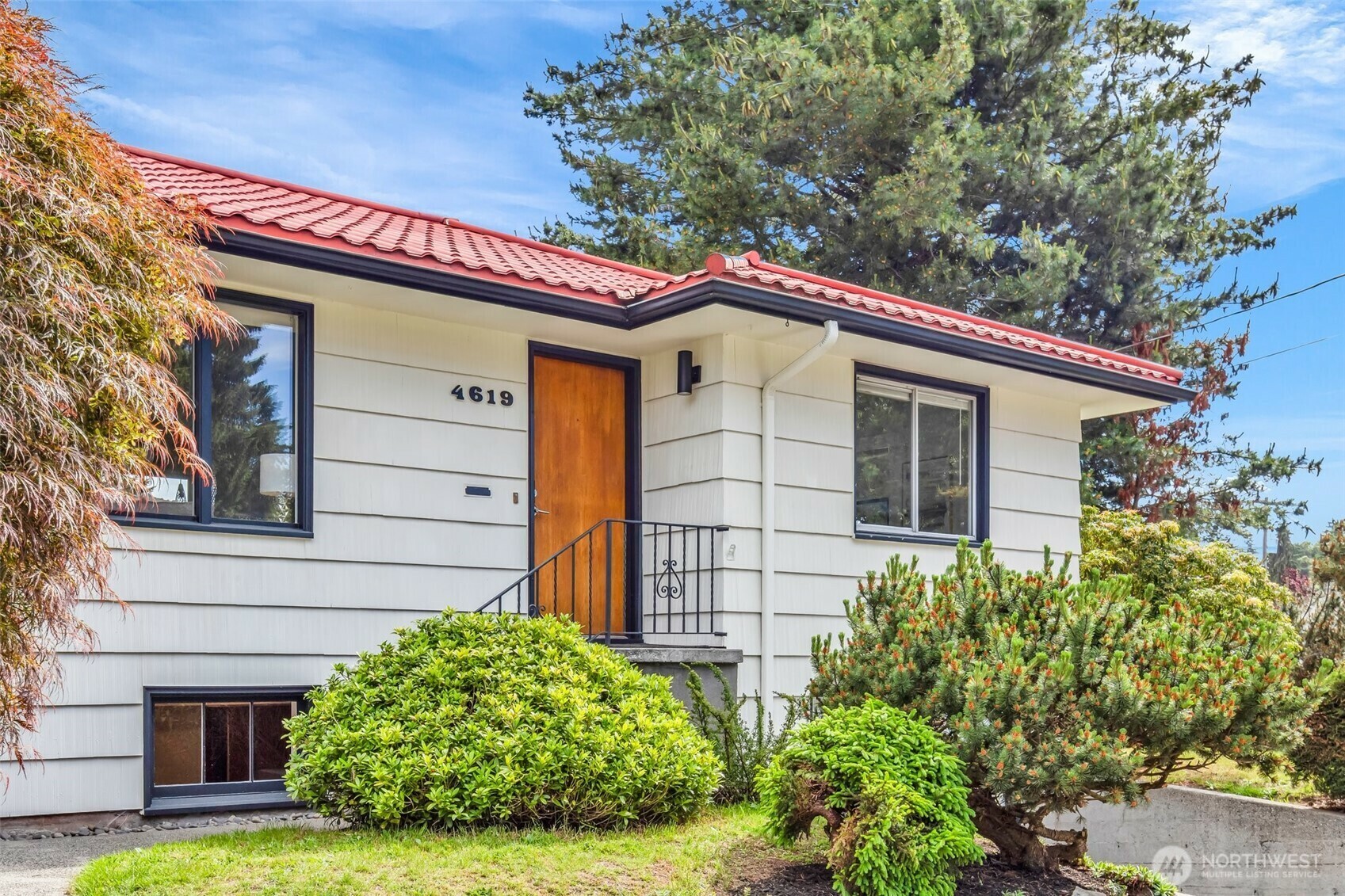 Property Photo: 4619 SW Genesee Street WA 98116