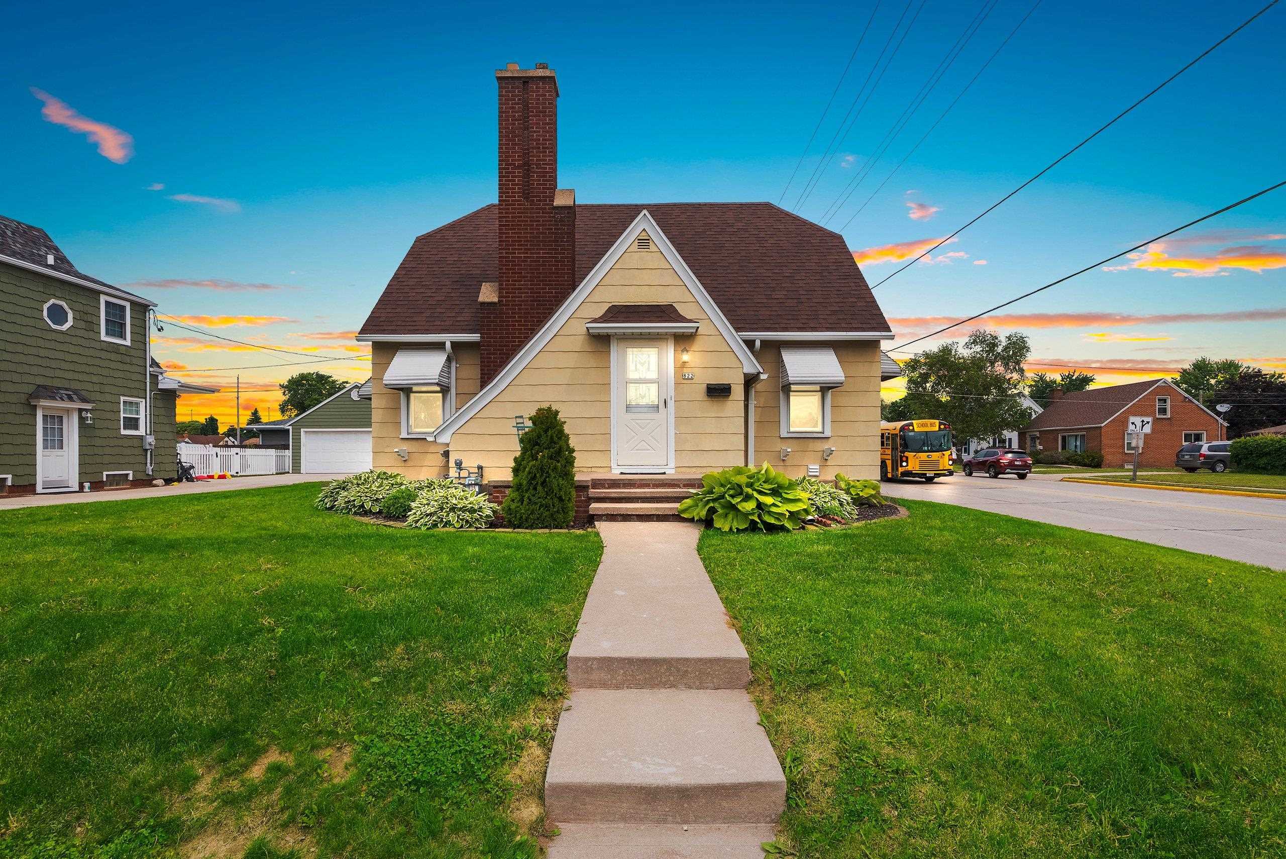 Property Photo: 822 E Kimberly Avenue WI 54136-1517