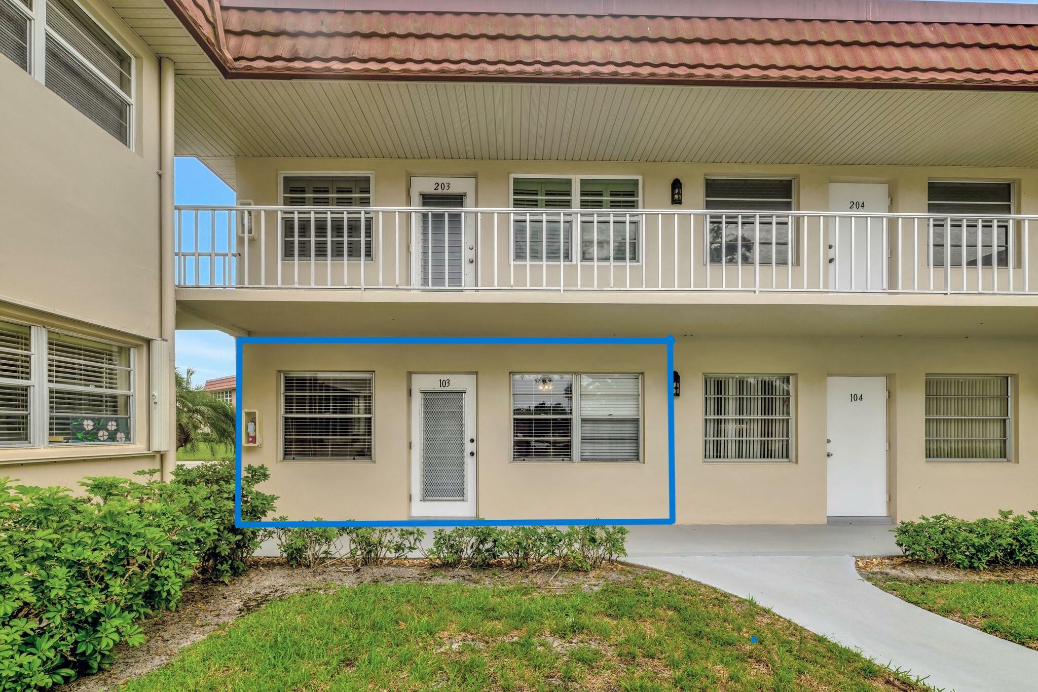 Property Photo: 61 Woodland Drive 103 FL 32962