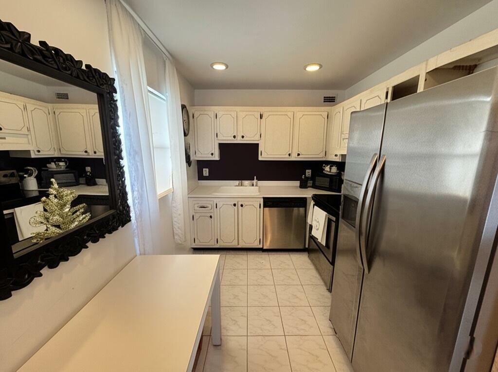 Property Photo: 521 Saxony K FL 33446