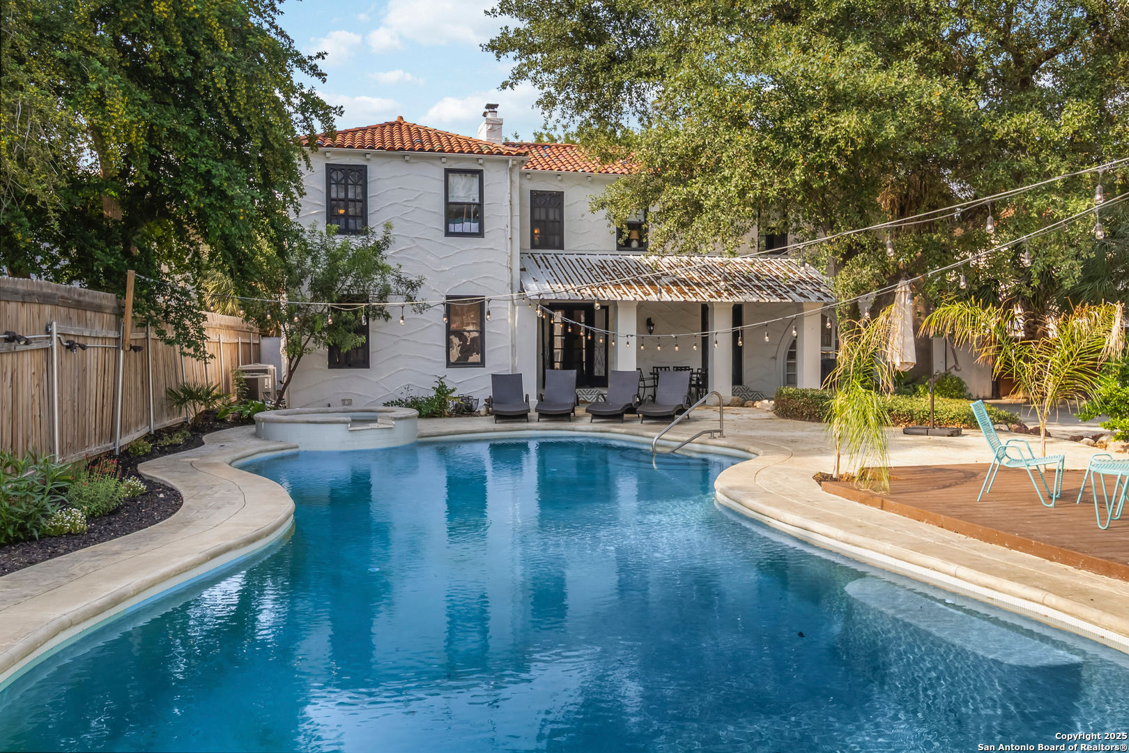 Property Photo: 222 Mary Louise TX 78201