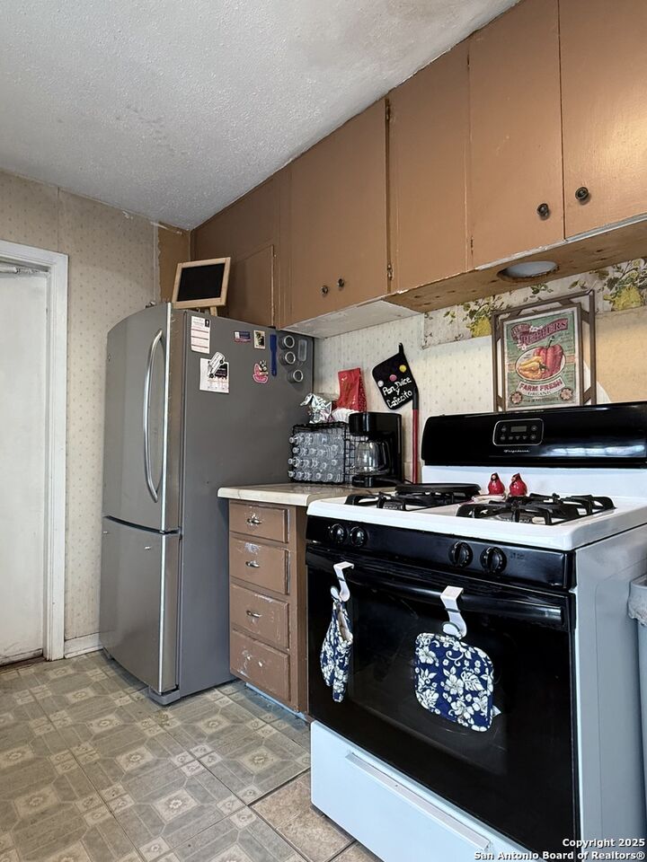 Property Photo: 2407 Aiken TX 78237