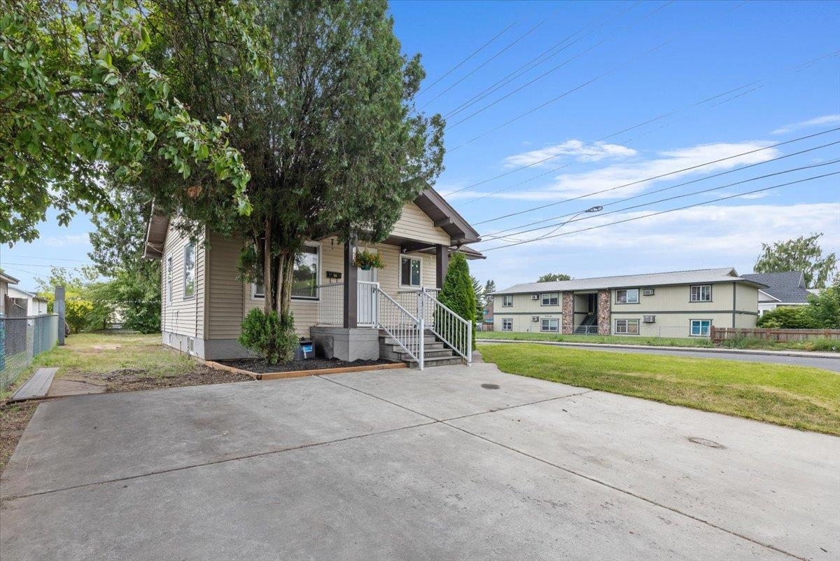 Property Photo: 1529 W Nora Ave WA 99205