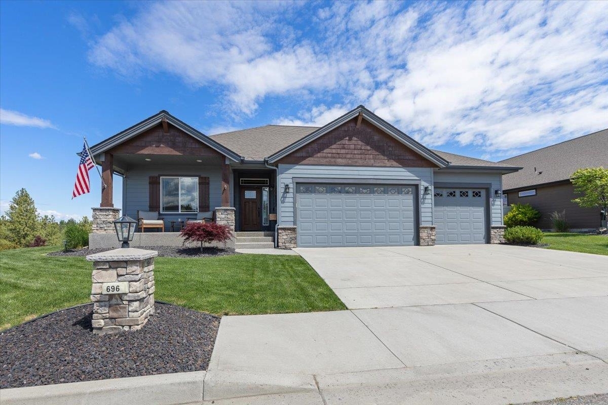 Property Photo: 696 W Basalt Ridge Dr WA 99224