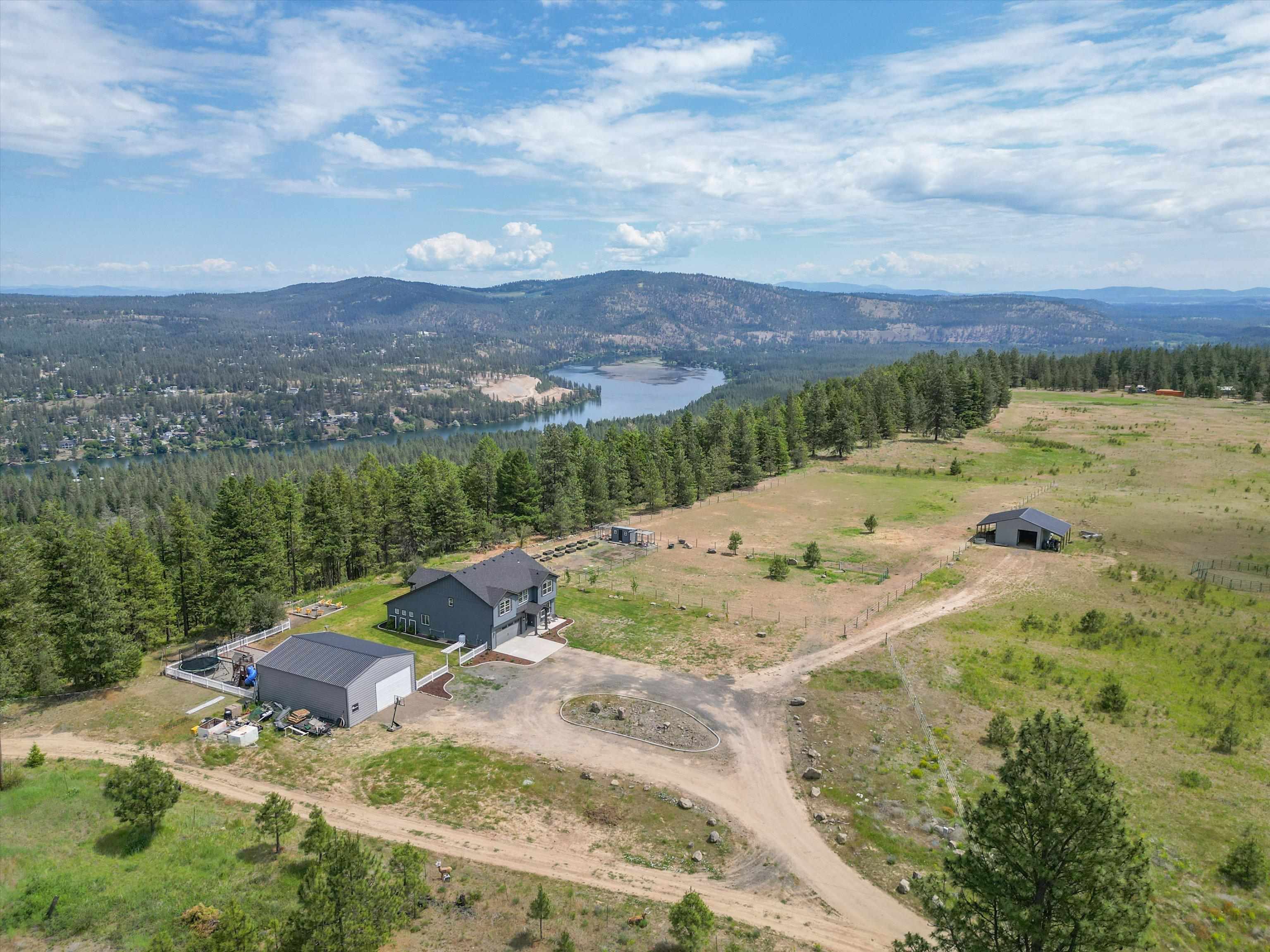 Property Photo: 13616 W Pine Bluff Rd WA 99026