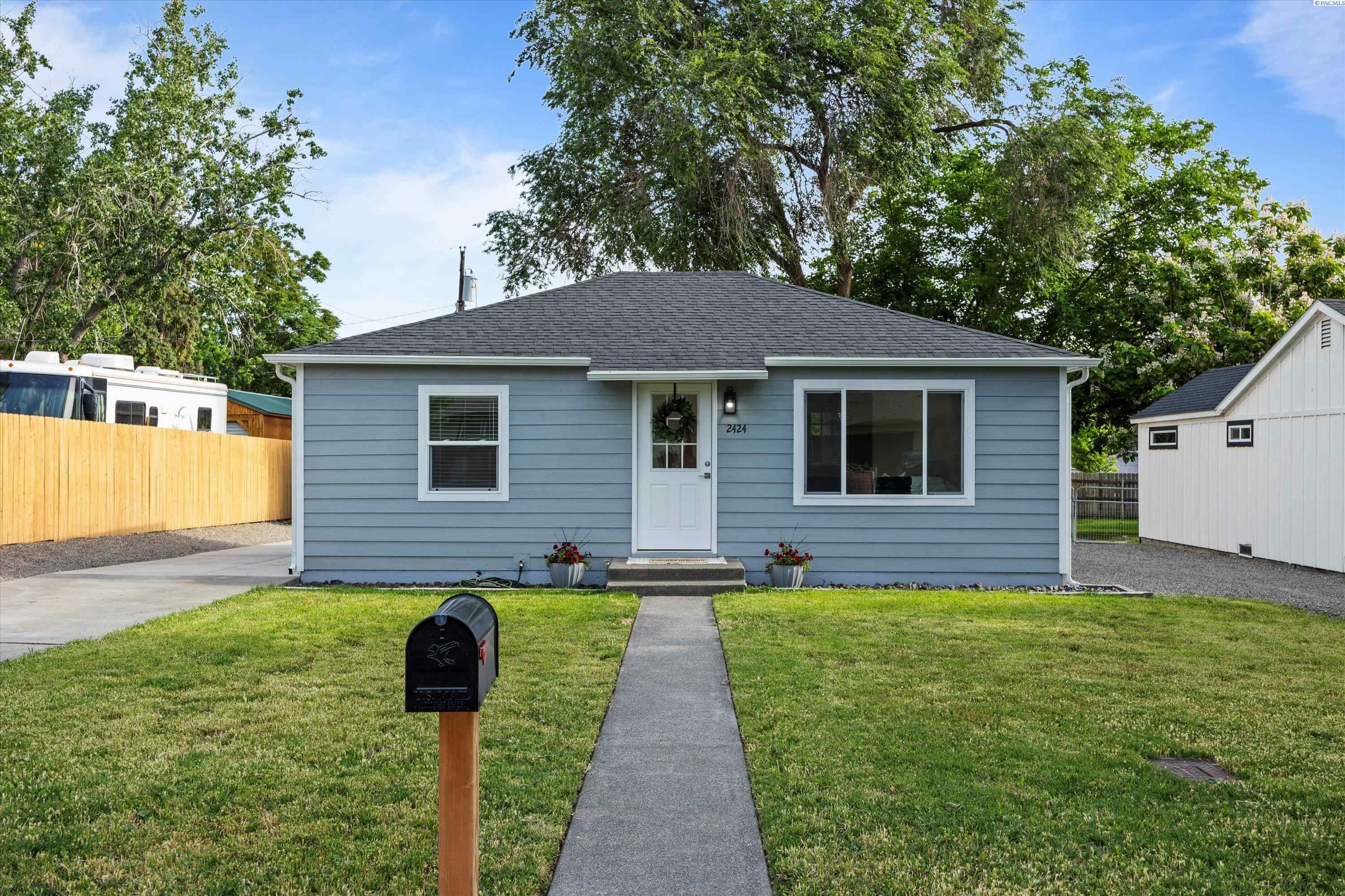 Property Photo: 2424 W 7th Avenue WA 99336